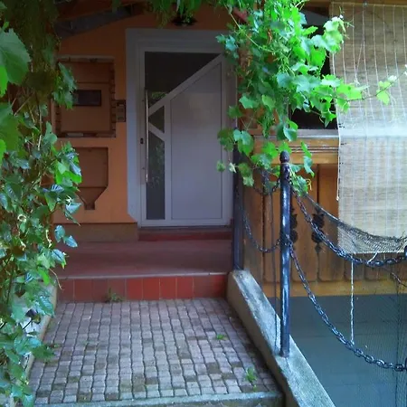 Leila Villa *